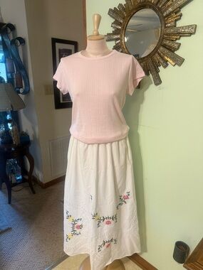 New Cato White Midi Skirt with Multicolor Floral Embroidery